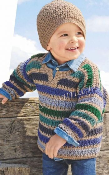 Связанный крючком пуловер в полоску и шапка, фото