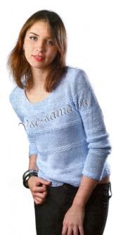 Голубой пуловер спицами
