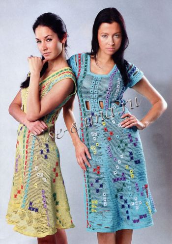 Платье с разноцветной вышивкой