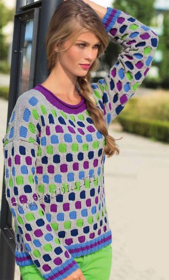 Пуловер с разноцветным узором из сот, фото