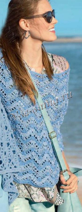Светло-голубой пуловер, связанный крючком, фото