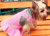 Розовое платье для маленькой собаки