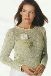 Меланжевый пуловер с цветком