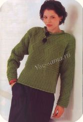 Зеленый пуловер с рельефным узором