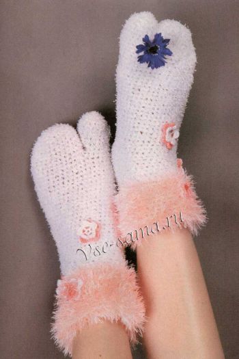 Белые носки с розовой отделкой