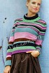 Пёстрый пуловер в полоску