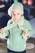Комплект: зеленый свитер, шапочка с козырьком, шарфик
