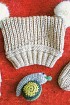 Шапка и варежки спицами для малыша