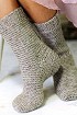 Серые носочки, связанные крючком