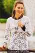 Пуловер с кокеткой и кружевными квадратами