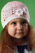 Розовая шапочка крючком с цветами