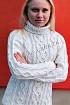 Белый свитер спицами с косами