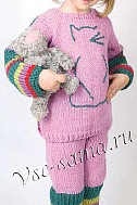Костюм с вышитой кошкой