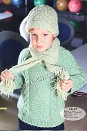 Комплект: зеленый свитер, шапочка с козырьком, шарфик