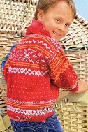 Красный пуловер спицами с норвежскими узорами