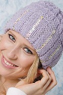 Шапочка спицами из шерстяной пряжи