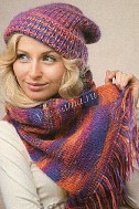 Пестрый комплект - шапочка и шарф спицами