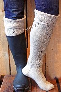 Белые чулки с ажурным узором спицами