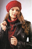 Бордовый берет с пуговицами и манишка
