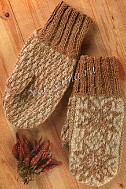 Бежевые варежки с орнаментом