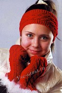 Красные варежки и повязка на голову