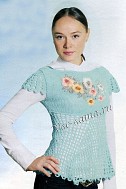 Светло-голубая кофточка с вышивкой