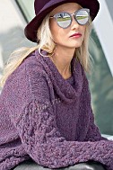 Ежевичный пуловер с ажурным узором из кос