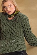 Оливковый пуловер спицами