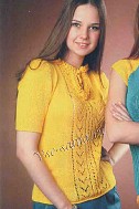 Желтый пуловер с кружевным узором