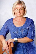 Удлиненный пуловер с дорожками из кос