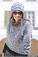 Накидка с ажурной каймой и шапочка