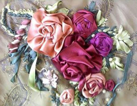 Композиция из шелковых лент, фото