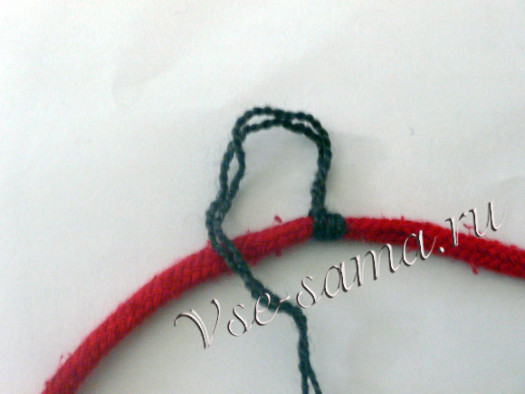 Браслет из шнурка и вязальных ниток-4