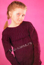 Пуловер с круглой кокеткой для девочки