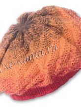 Яркий берет спицами, фото