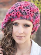 Малиновый берет крючком, фото