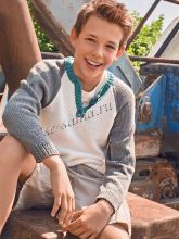 Белый пуловер с серыми рукавами, фото