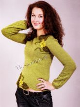 Нарядный пуловер с декоративными листьями, фото