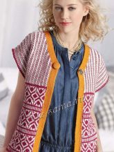 Яркий жилет спицами, фото