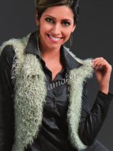 Жилет пушистый спицами, фото