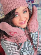 Жилет, шапочка и варежки розового цвета, фото