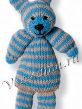 Вязаный заяц в бирюзовую полоску, фото