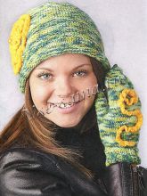 Пестрая шапка и варежки с желтой отделкой