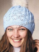 Голубая шапка с пушистым помпоном