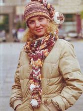 Шапка и шарф с помпонами