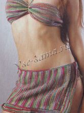 Пестрый купальник и юбка-парео