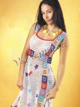 Белый сарафан с разноцветными мотивами