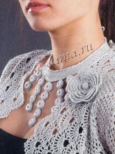 Колье с подвесками в виде цветов