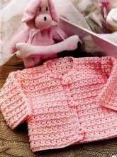 Розовая кофточка из тонкой акриловой пряжи