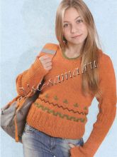 Оранжевый пуловер с капюшоном